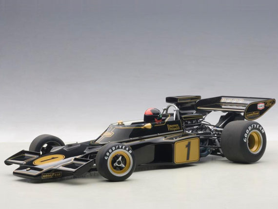 AUTOart 87328 Lotus 72E 1973 Emerson Fittipaldi #1 with Figure 1:18 Black