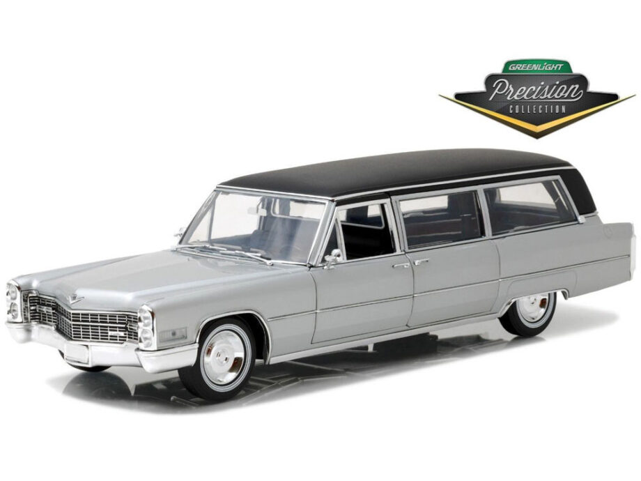 Greenlight 18005 1966 Cadillac Limousine with Black Top 1:18 Silver