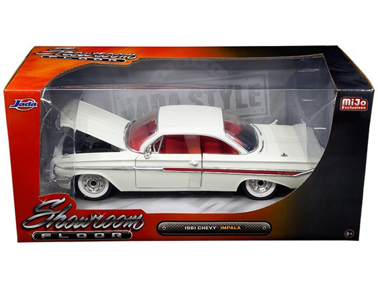 ada 98905 Showroom Floor 1961 Chevy Impala 1:24 White