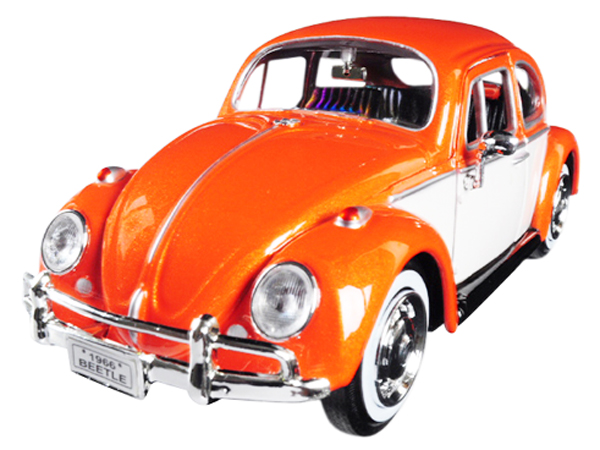 Motormax 79558 1966 Volkswagen Classic Beetle with Rear Luggage Rack 1:24 Orange