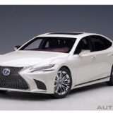 AUTOart 78866 Lexus LS 500H 1:18 Sonic White Metallic / Crimson