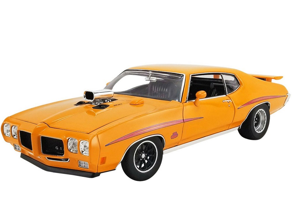 Street Fighter Cardinal Red ACME Details about   1:18 1970 Pontiac GTO 