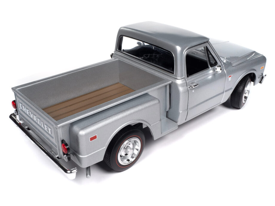 Autoworld AW324 1968 Chevrolet C10 Stepside Pick Up Truck 1:18 Silver