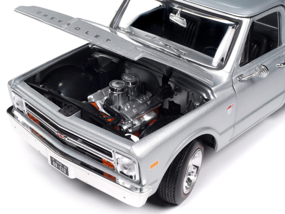 Autoworld AW324 1968 Chevrolet C10 Stepside Pick Up Truck 1:18 Silver