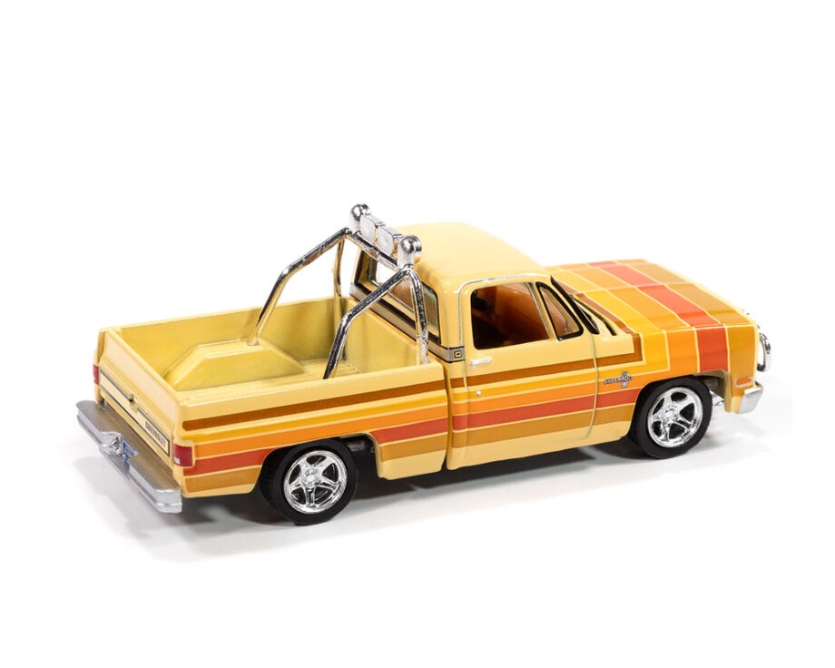 Autoworld AWSP191 1981 Chevrolet Silverado Fleetside Custom Lowered 1:64 Beige
