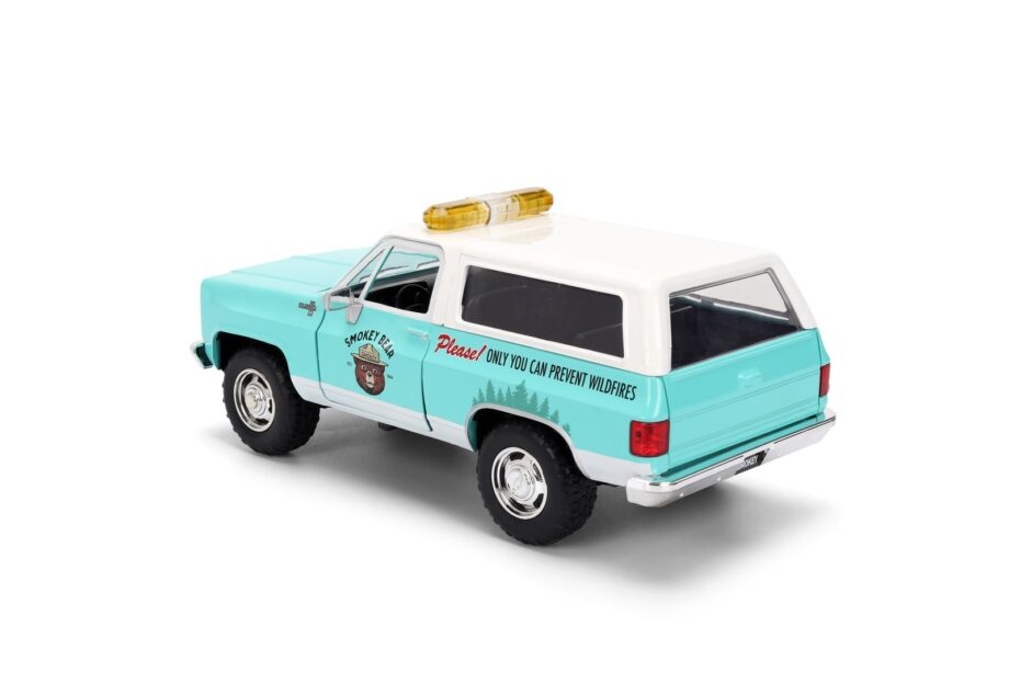 Jada 36294 1980 Chevrolet Blazer 1:24 with Smokey Bear Figure Light Green