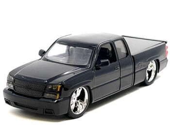 Motormax 79039 2006 Chevy Silverado Extended Cab Custom 1:25 Black