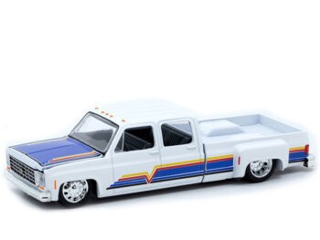 M2 Machines 39000 MJS08 1975 Chevrolet Cheyenne Super 30 Dually – C10s In The Park – 1:64 White