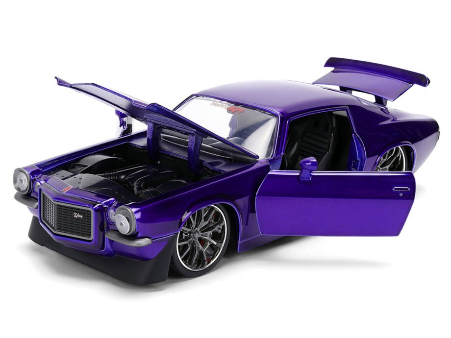 Jada 36592 Bigtime Muscle 1971 Chevrolet Camaro Z/28 1:24 Purple Metallic with Black Hood