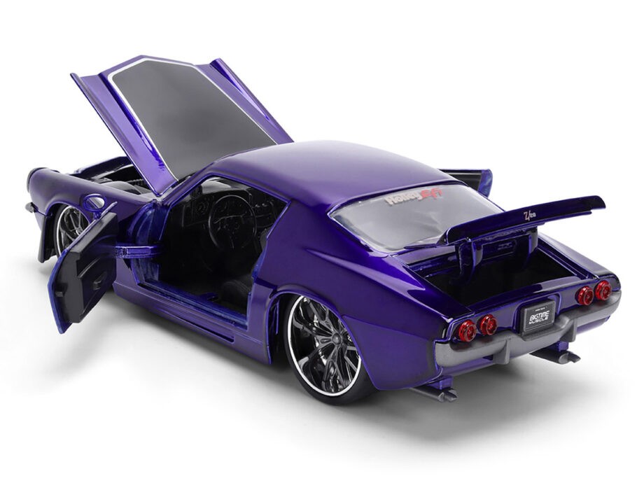 Jada 36592 Bigtime Muscle 1971 Chevrolet Camaro Z/28 1:24 Purple Metallic with Black Hood