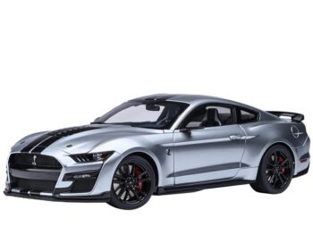 AUTOart 73096 Ford Mustang Shelby GT 500 1:18 Iconic Silver