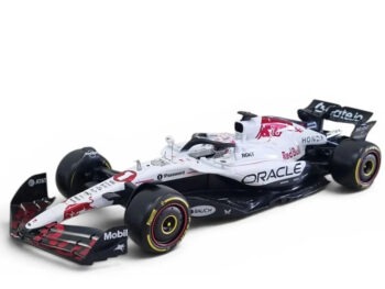 Bburago 18-18005 MV Formula F 1 Japan GP 2025 Oracle Red Bull RB21 1:18 White #1 Max Verstappen