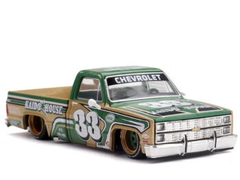 Mini GT x Kaido House KHMG267 Chevrolet Silverado Kaido Intimidator V2 #33 1:64